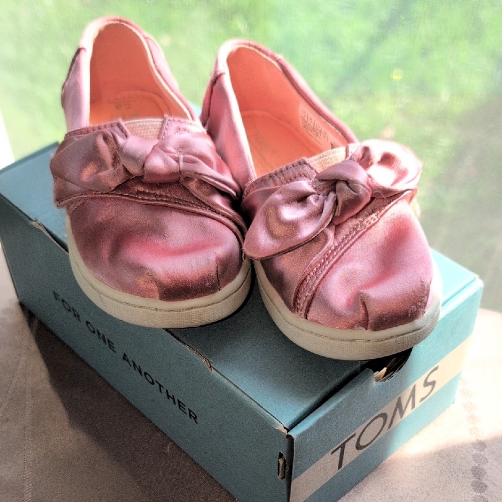 TOMS Kids Shiny Pink Bow Dress Shoes
